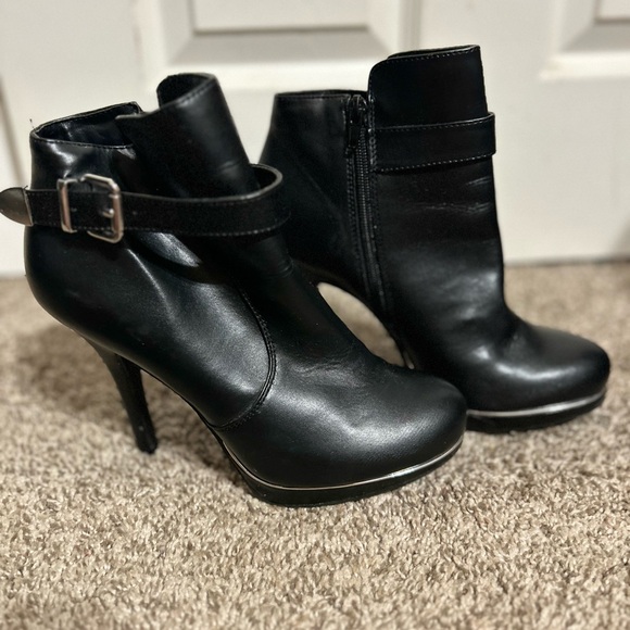 Exotic Black Ankle Boots With a hint of Silver - Picture 1 of 9